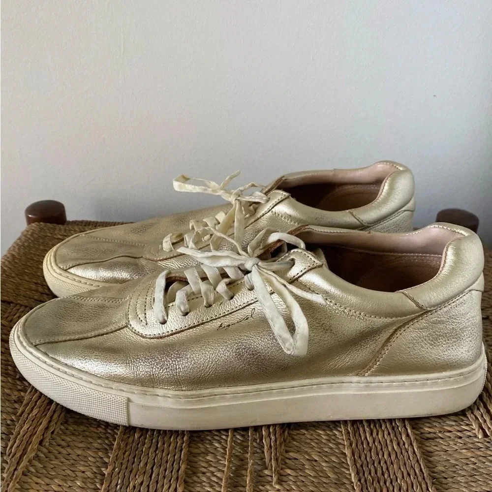 Equivel Shoes Women’s 11 Sneakers Classic Weekender Gold Distressed